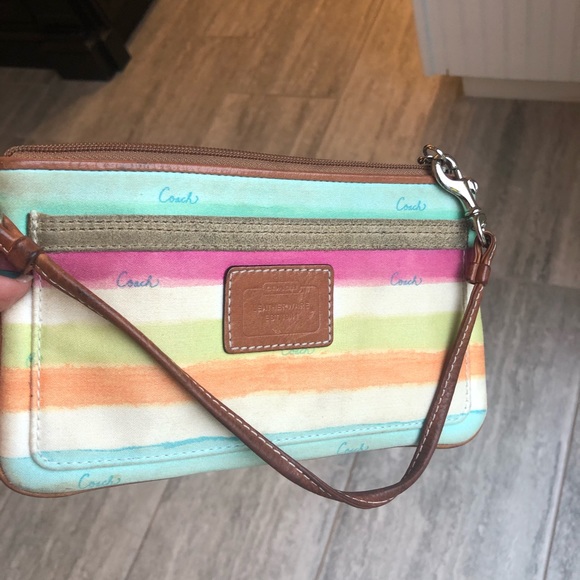 Coach wristlet - Picture 3 of 7